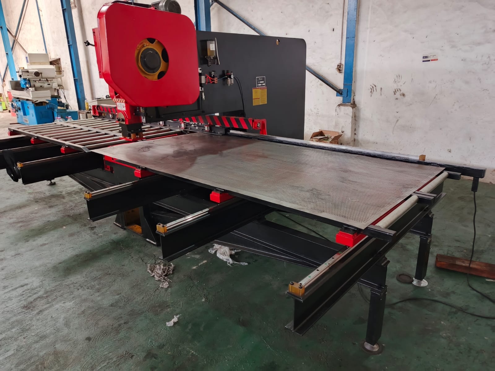 Mesin Perforated